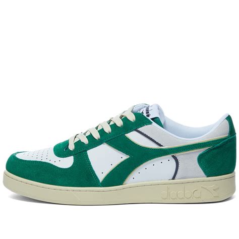 Stay ahead of the fashion curve with the Diadora Magic Low